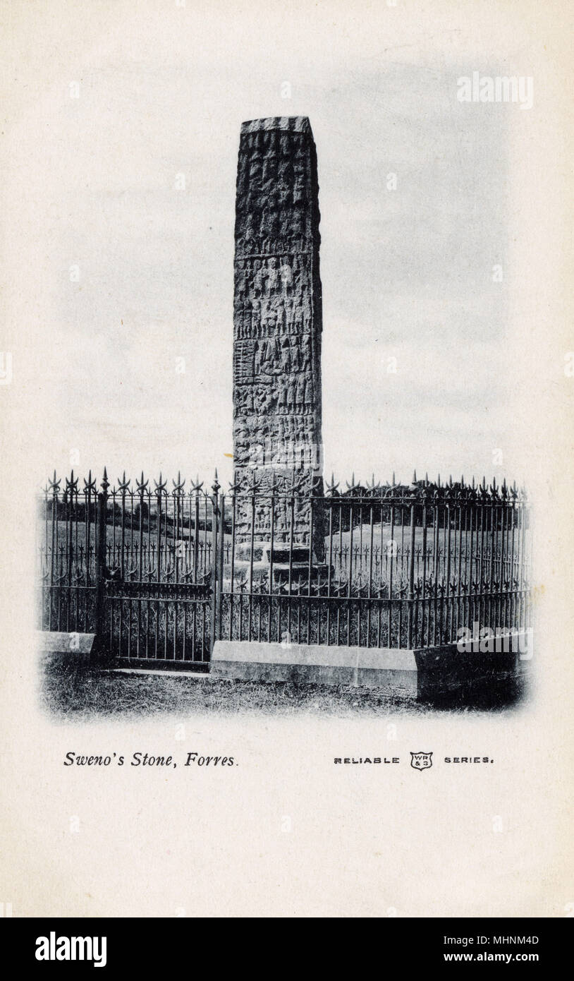 Sueno's Stone - A Scottish Pictish Standing Stone at Forres, Scotland. The largest surving standing stone of its type in Scotland. The east face (visible on this postcard) has four panels that show a large battle scene. The top panel is quite weathered and shows rows of horsemen. The second panel down depicts armed foot soldiers and the third panel shows the decapitated vanquished soldiers, the heads piled up, and soldiers, archers and horsemen surrounding what may be a broch. The base panel depicts the victorious army leaving the battlefield. One theory is that the soldiers depicted are the a Stock Photo