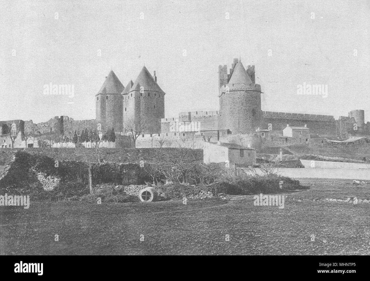 Carcassonne - Cité de CARCASSONNE - Ensemble de la montée de la Porte d