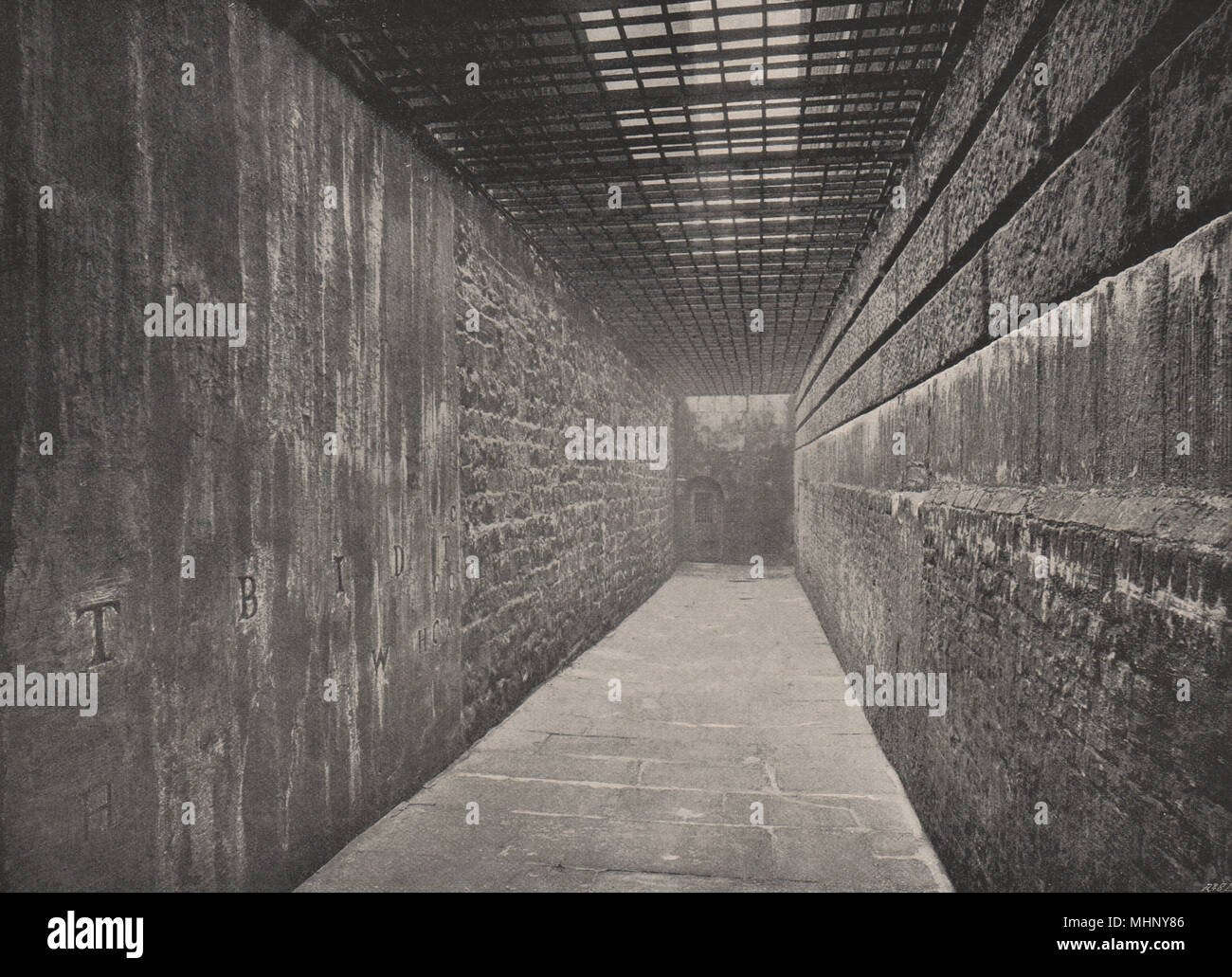 Newgate Prison. The Graveyard, towards the door to the Old Bailey. London 1896 Stock Photo