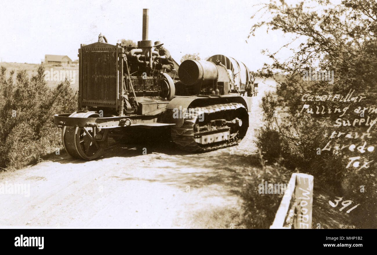 Caterpillar pulling an army supply train, Laredo, Texas, USA.      Date: circa 1913 Stock Photo