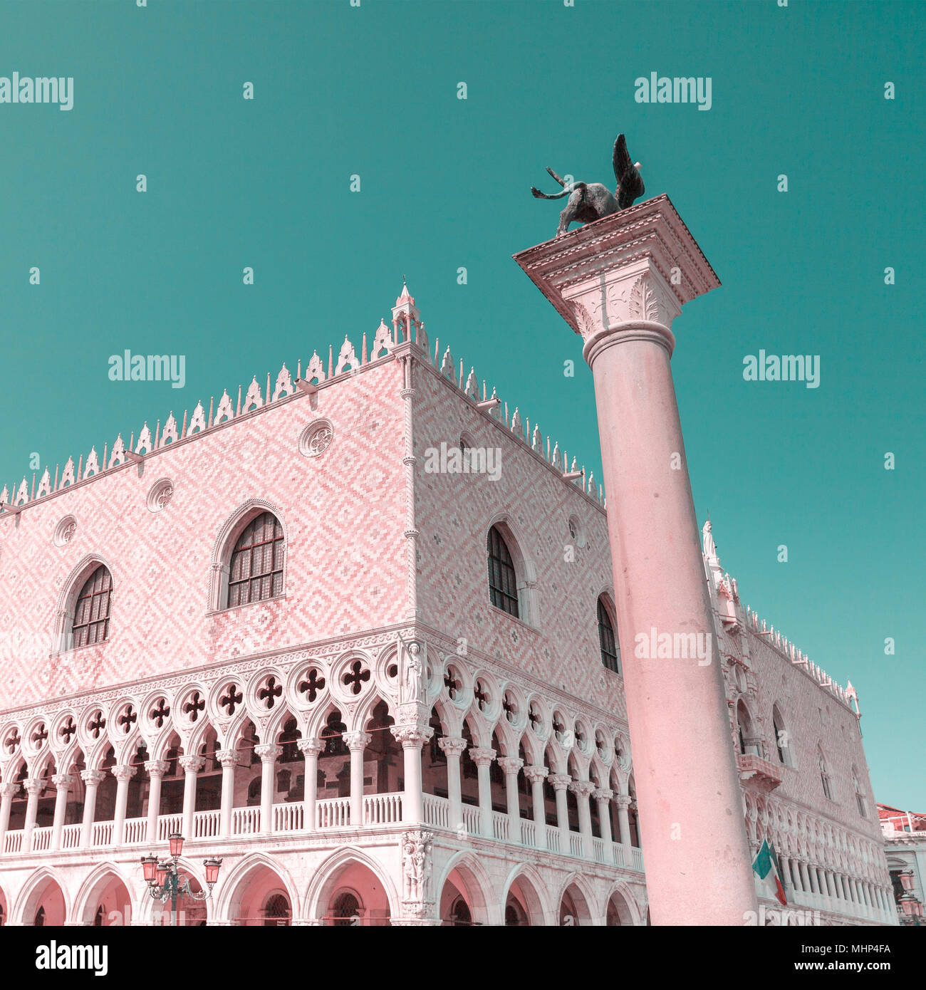 Doges palace on saint mark hi-res stock photography and images - Alamy