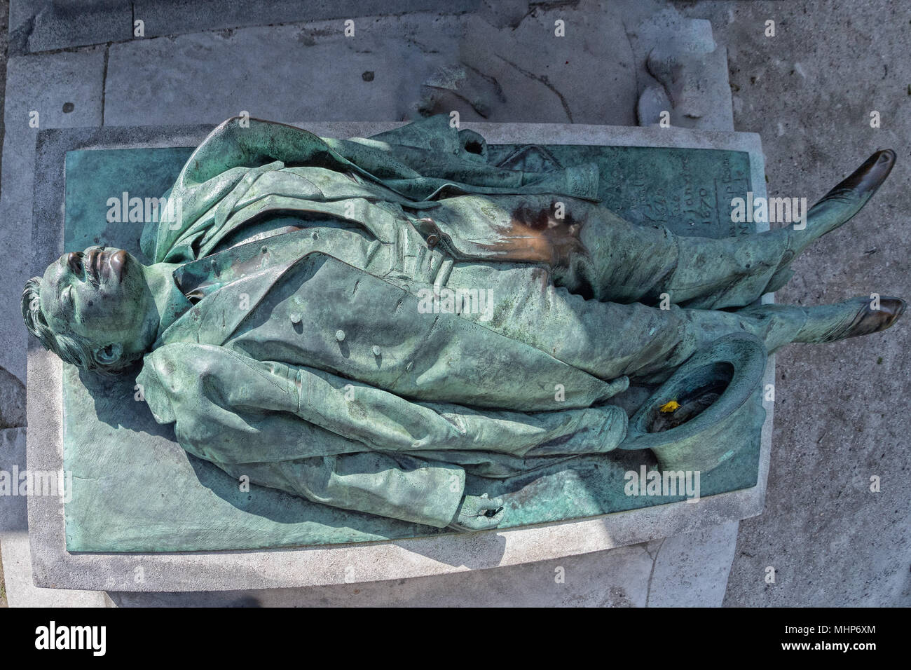 Tomb of victor noir hires stock photography and images Alamy