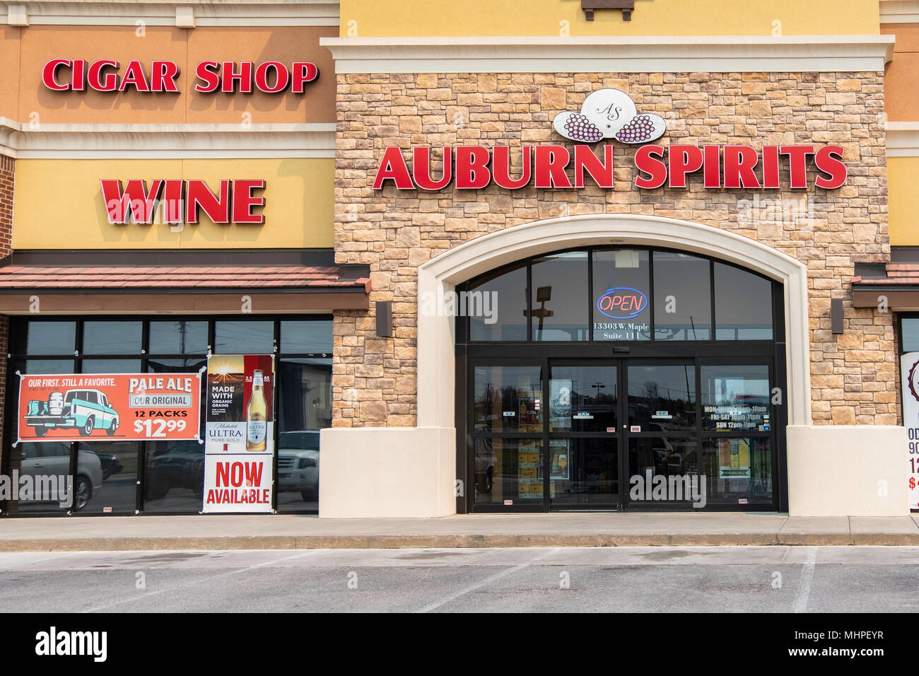 Auburn Spirits, a liquor store with Pale Ale banners. Exterior, storefront. Wichita, Kansas, USA. Stock Photo