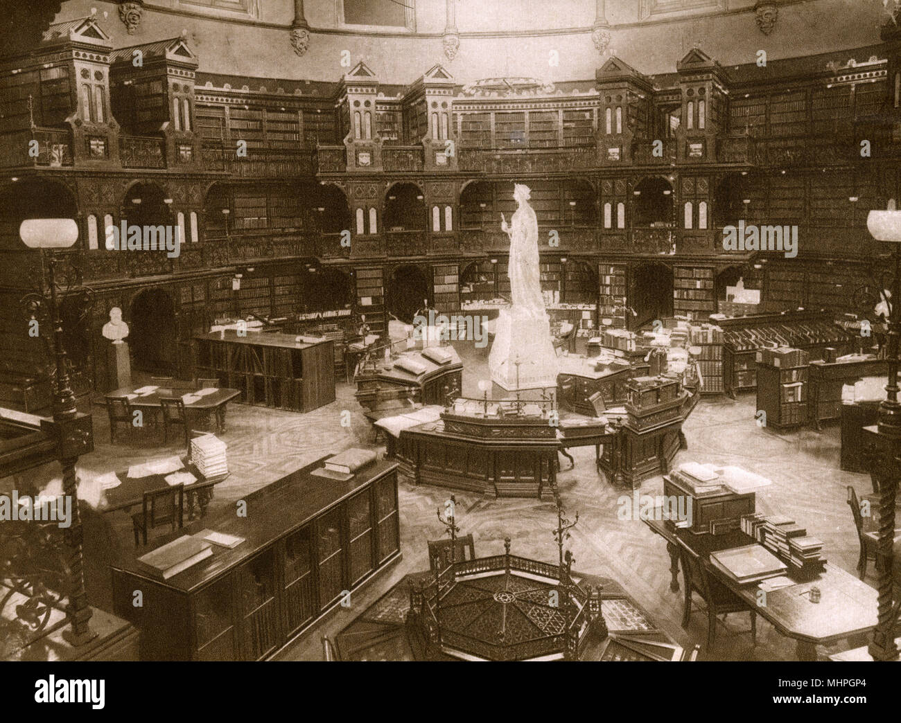 Interior of the Parliament Library, Parliament Hill, Ottawa, Ontario, Canada, built in the style of a chapter house and inspired by the British Museum Reading Room.       Date: circa 1910 Stock Photo