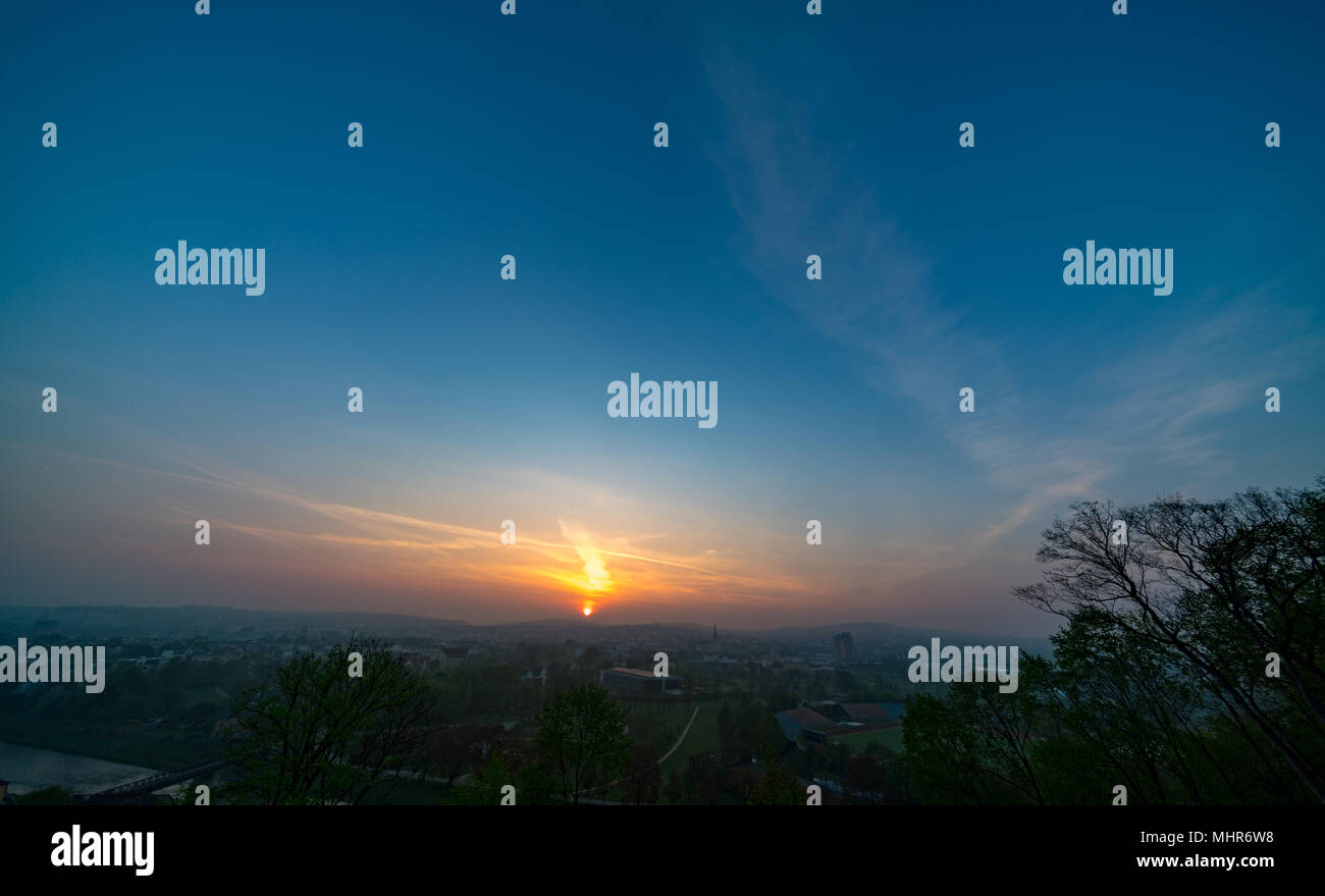 Sunlight and sky hi-res stock photography and images - Alamy