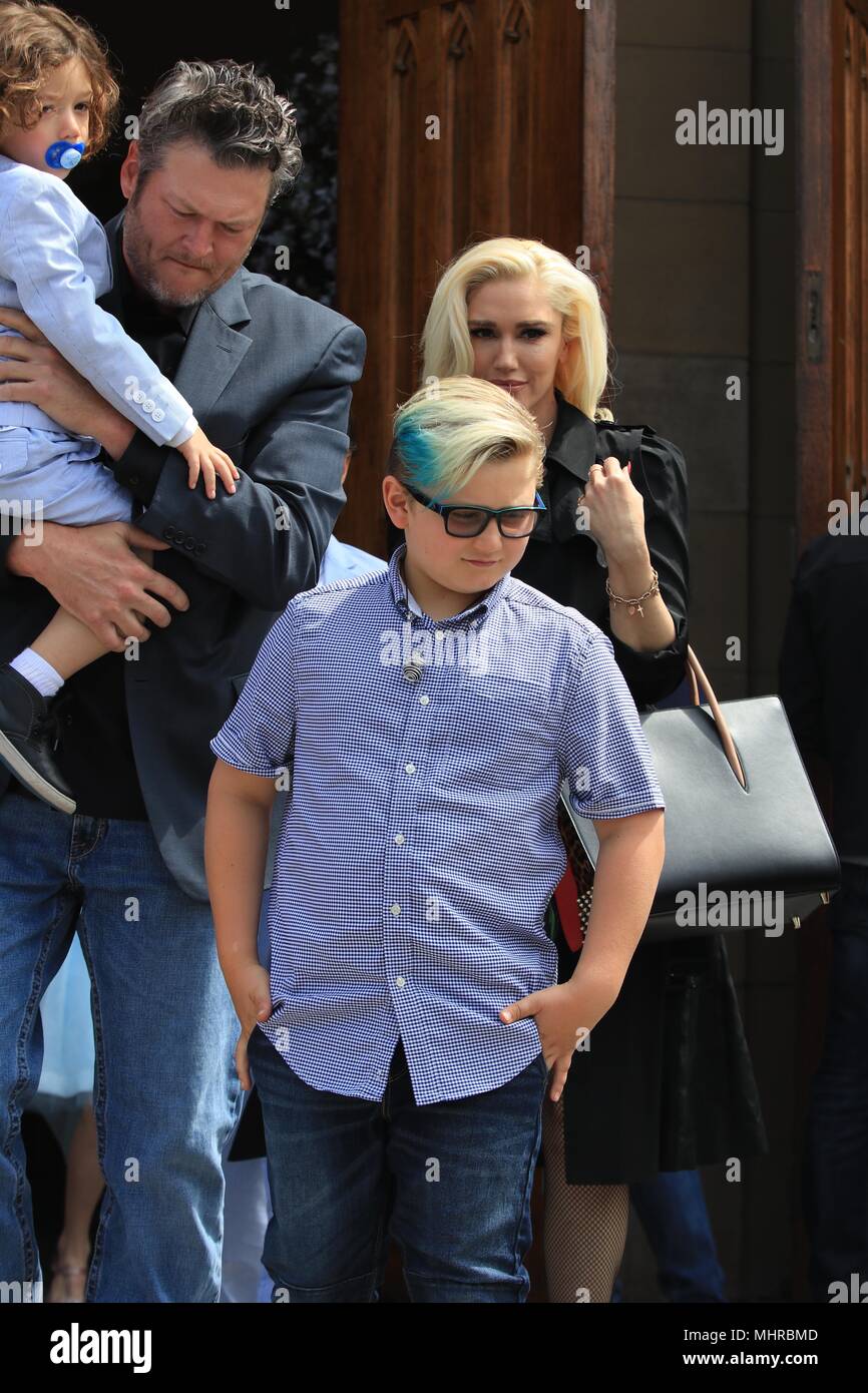 Gwen Stefani And Blake Shelton Take The Kids To Church On Easter
