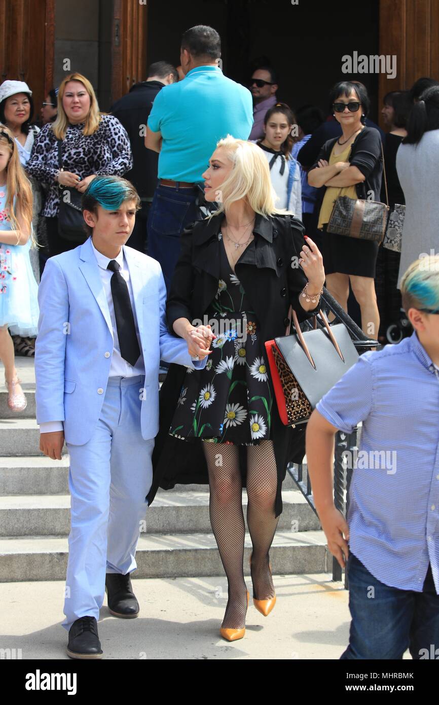 Gwen Stefani And Blake Shelton Take The Kids To Church On Easter