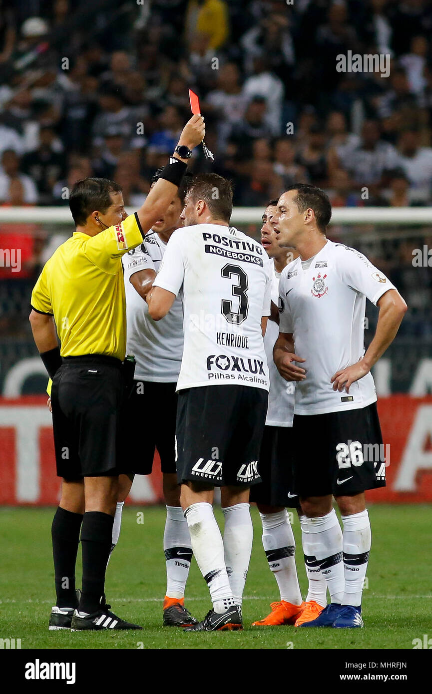 SÃO PAULO, SP - 03.05.2018: CORINTHIANS X INDEPENDIENTE - Emerson Sheik is  expelled during a match between Corinthians and Club Atlético Independiente  (Argentina), valid for the fourth round of group G of