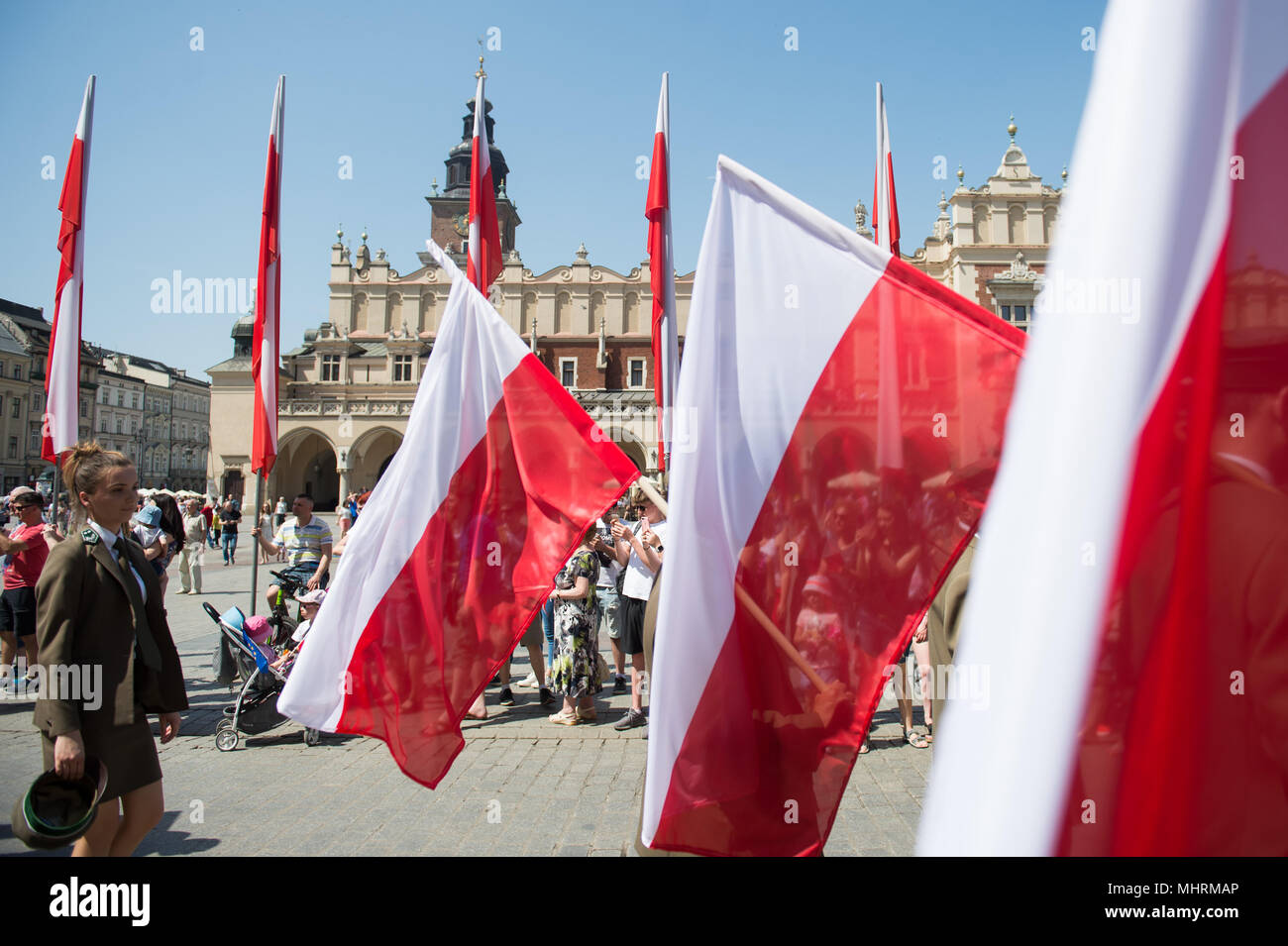 Толпа с флагами. Польша отношение к русским. Марш польских националистов. Поляки и русские. Новости польши на русском языке.
