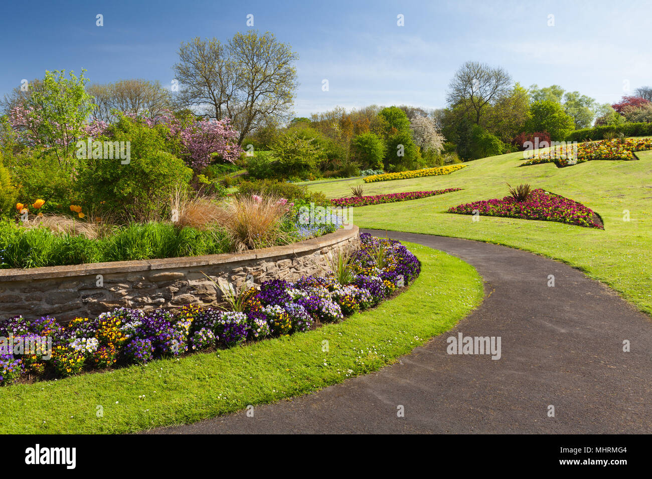UK Weather: A beautiful start to the day at Kingsway Gardens in Scunthorpe, North Lincolnshire, UK. The gardens are Green Flag accredited, the national quality standard for parks and green spaces. 3rd May 2018. Credit: LEE BEEL/Alamy Live News Stock Photo