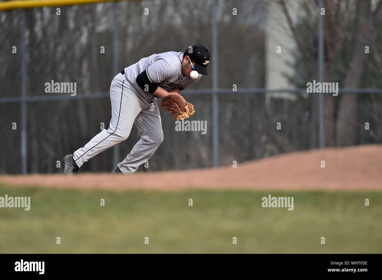 First baseman ball hires stock photography and images Alamy