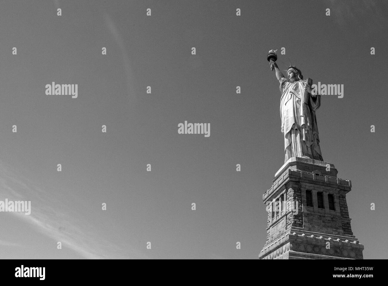 new york city Statue of liberty in b&w Stock Photo Alamy