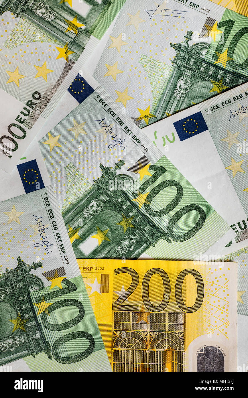 Euro banknotes close up. Several hundred euro banknotes Stock Photo - Alamy