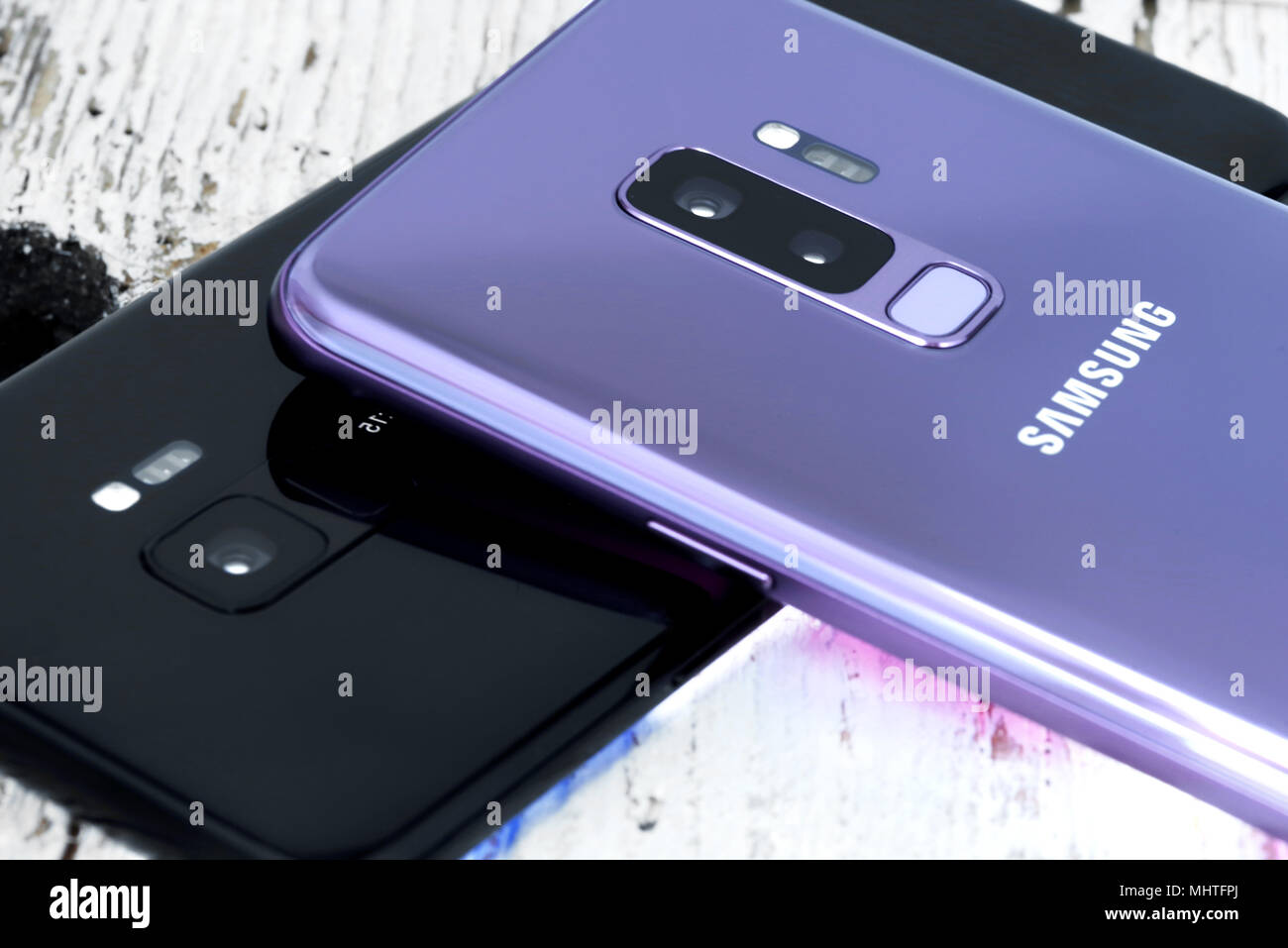 Samsung galaxy s9 plus smartphone hi-res stock photography and images -  Alamy