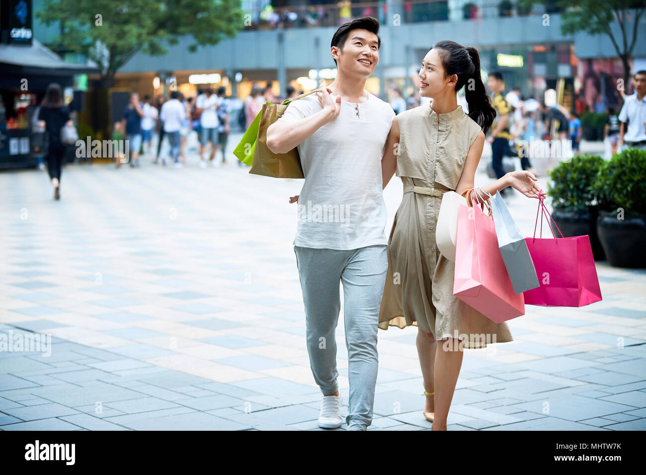 Young couples go shopping shopping Stock Photo Alamy