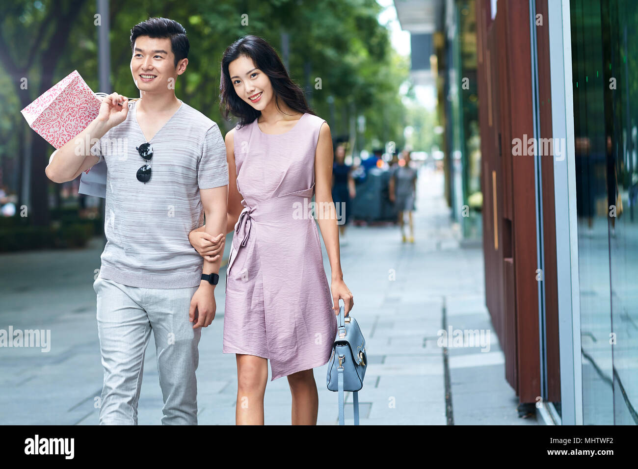 Young couples go shopping shopping Stock Photo Alamy