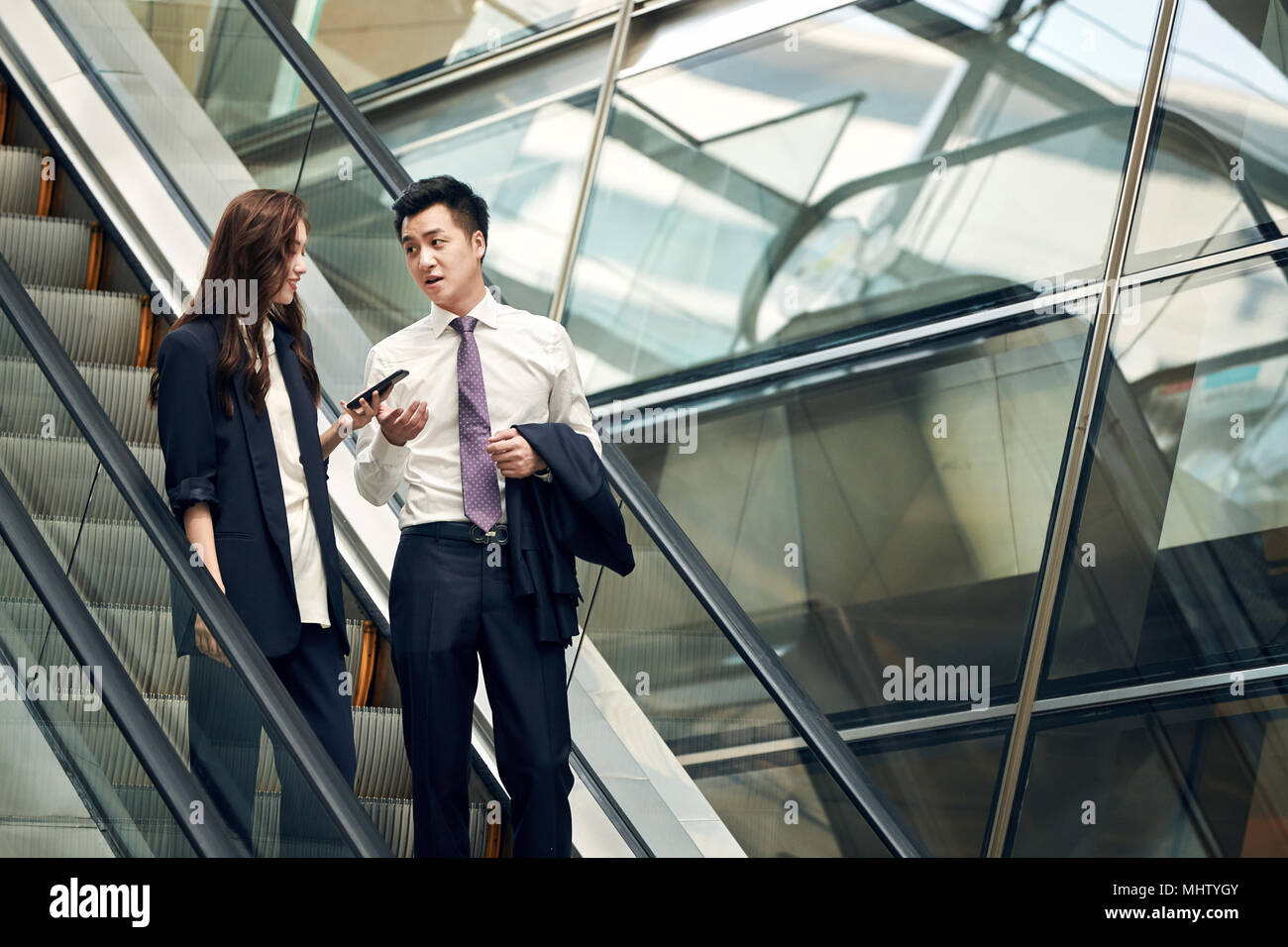 Business people use mobile phones Stock Photo - Alamy