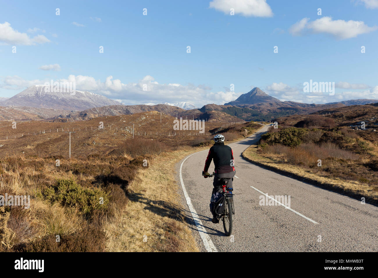 Cycling on North Coast 500 in Sutherland Stock Photo