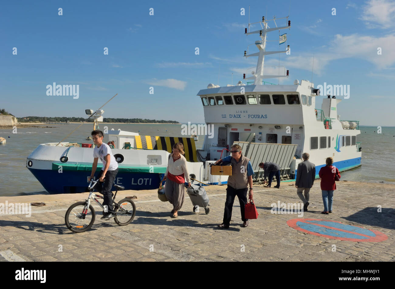 Passengers disembarking the ferry at ILE D'AIX, Nouvelle-Aquitaine, Charente-Maritime, France Stock Photo