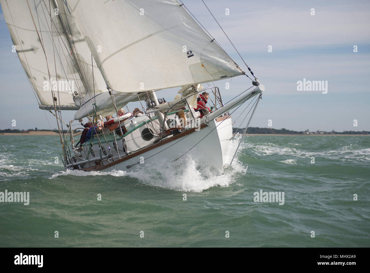 Sail single handed around world hires stock photography and images Alamy