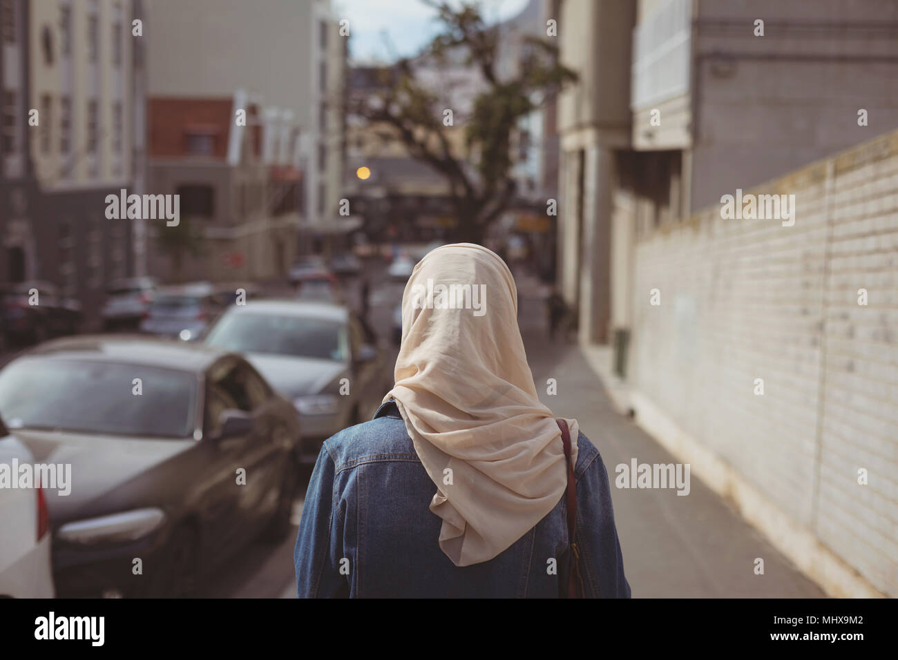 Hijab woman standing on sidewalk Stock Photo - Alamy