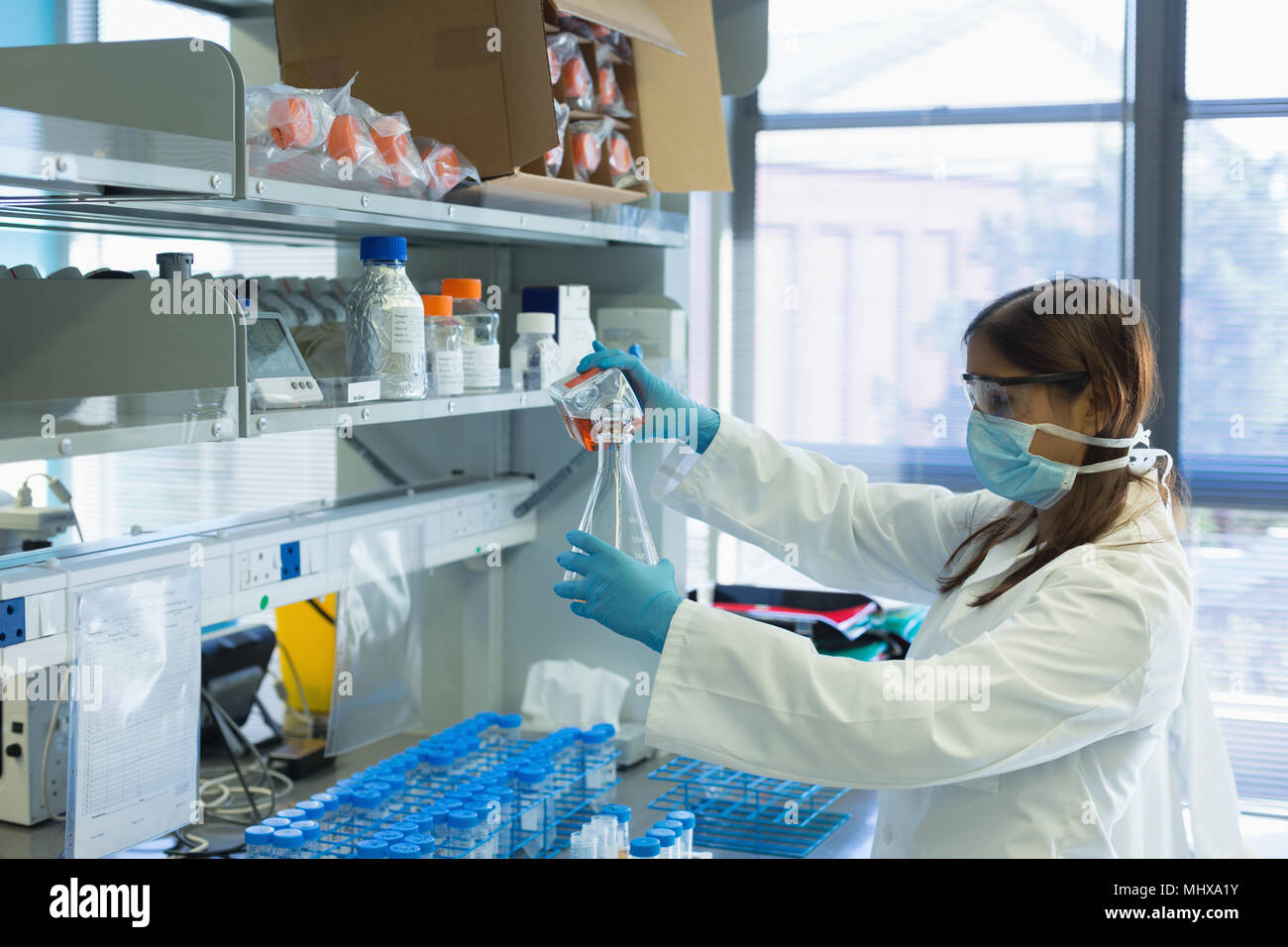 Pouring solution hires stock photography and images Alamy