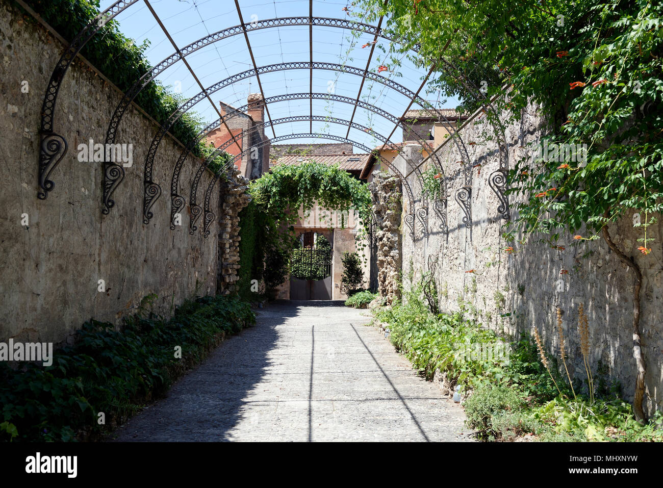 The unused original lower entrance to the gardens of the Villa D’Este, Tivoli, Italy. Villa D’Este, renowned for its spectacular use of water, represe Stock Photo