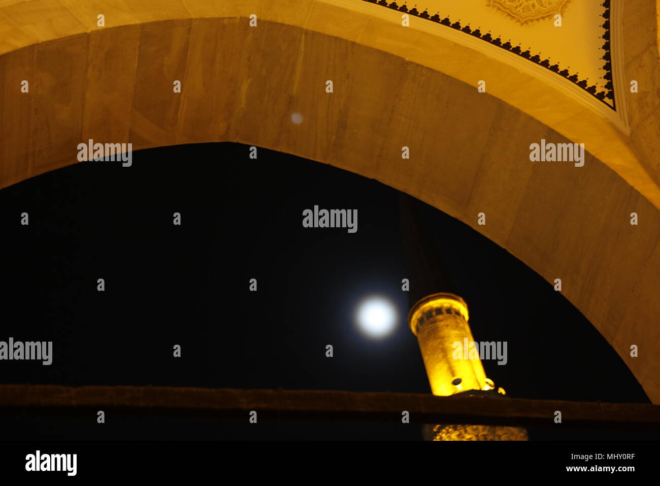 Yeni Valide Mosque Stock Photo Alamy