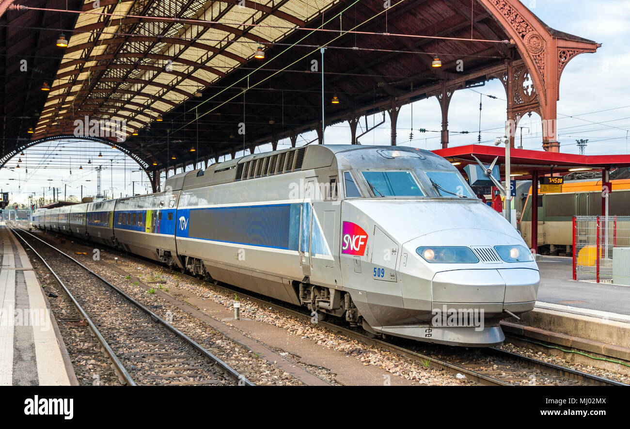 Railway tgv bullet trains hires stock photography and images Alamy