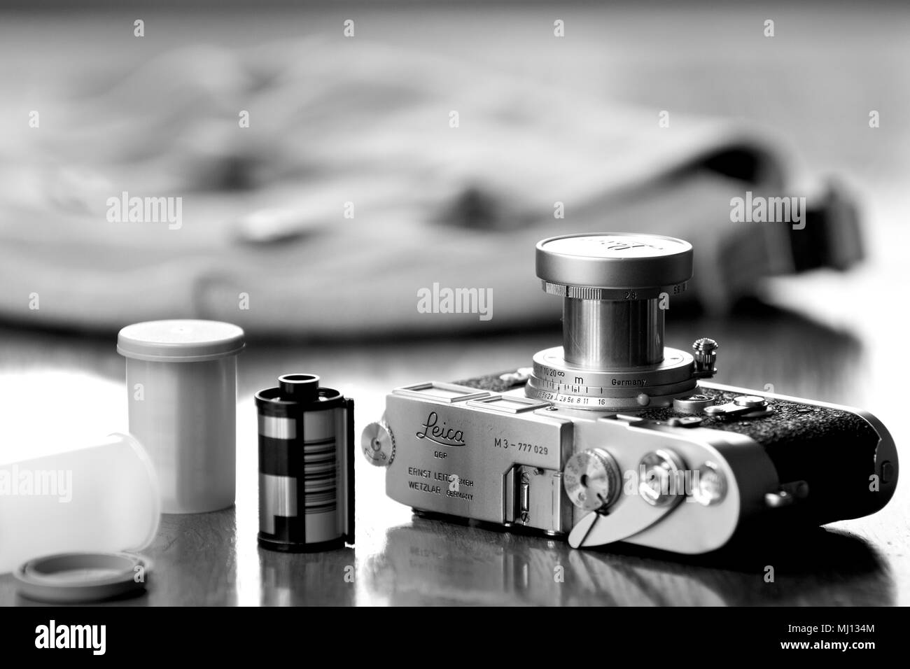 50mm elmar lens hi-res stock photography and images - Alamy