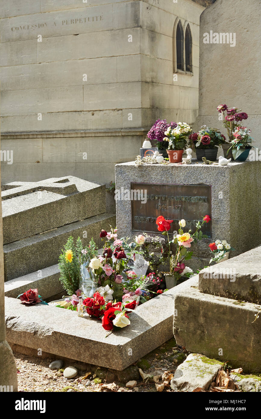 Jim Morrison Grave in Paris. Pere Lachaise cemetery Stock Photo Alamy