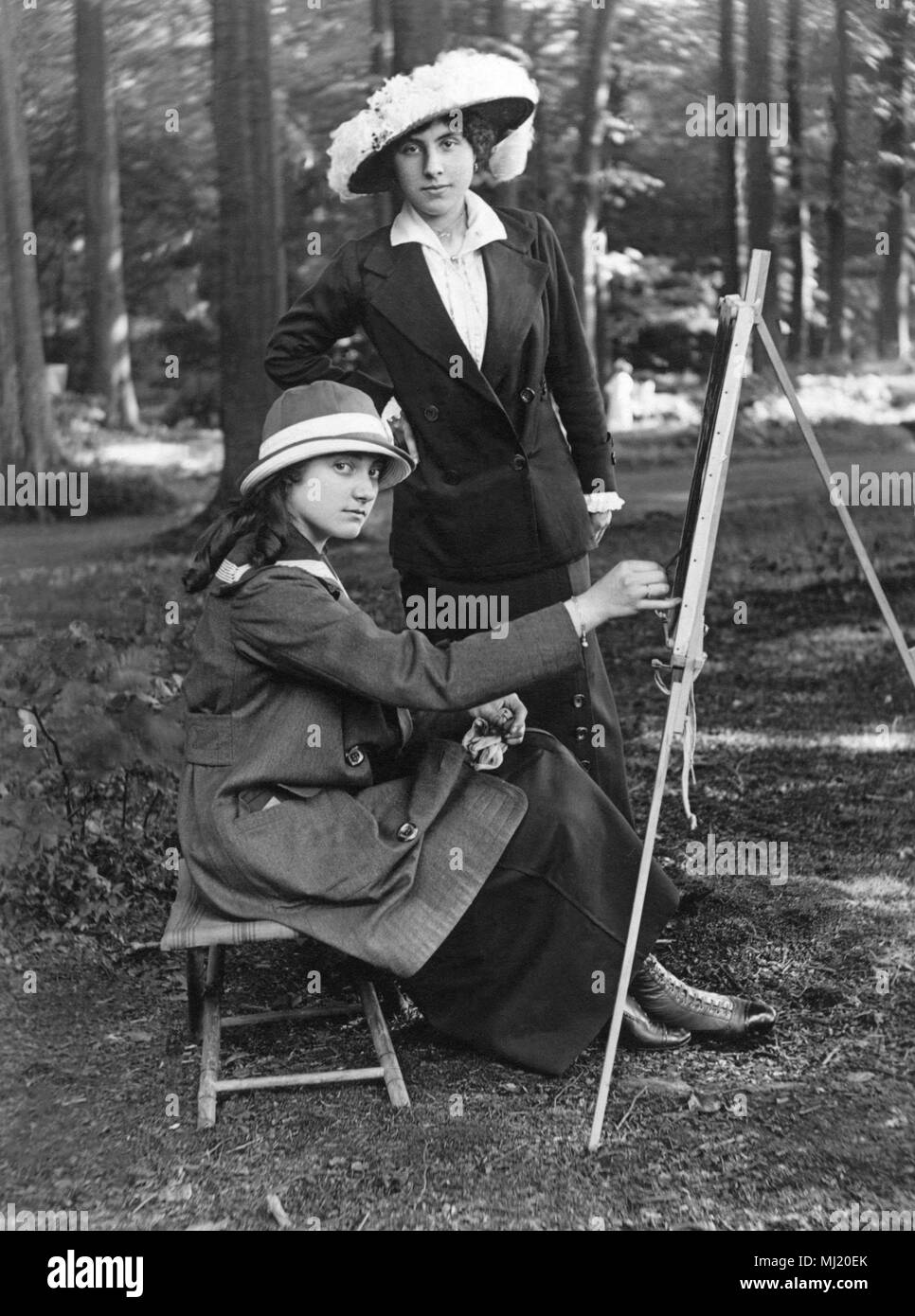 Art, two artists at an easel in the forest and painting, 1910s, Germany Stock Photo Alamy