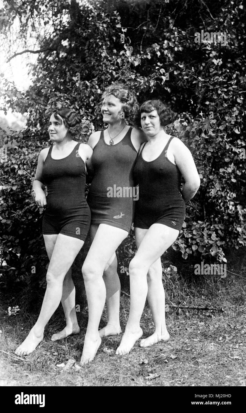 Fashion, swimwear, three women in swimsuits, 1930s, Germany Stock Photo -  Alamy