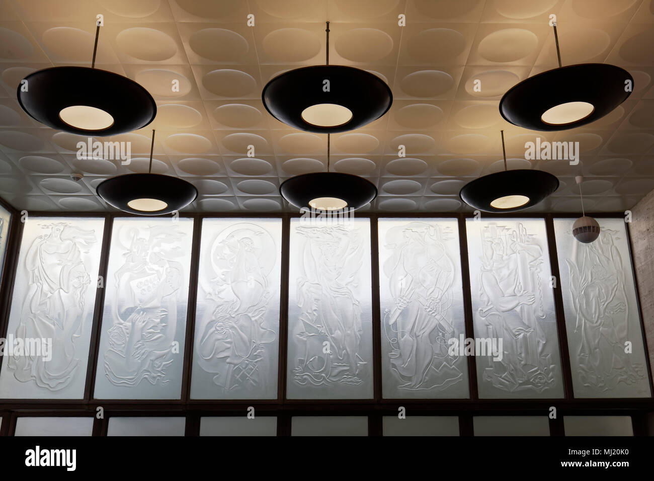 Glass relief by Jo Maes, cultural centre De Grote Post, former post