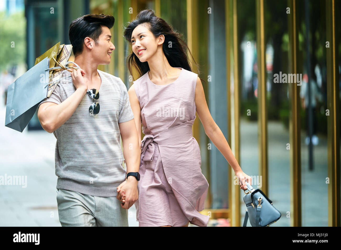 Young couples go shopping shopping Stock Photo Alamy