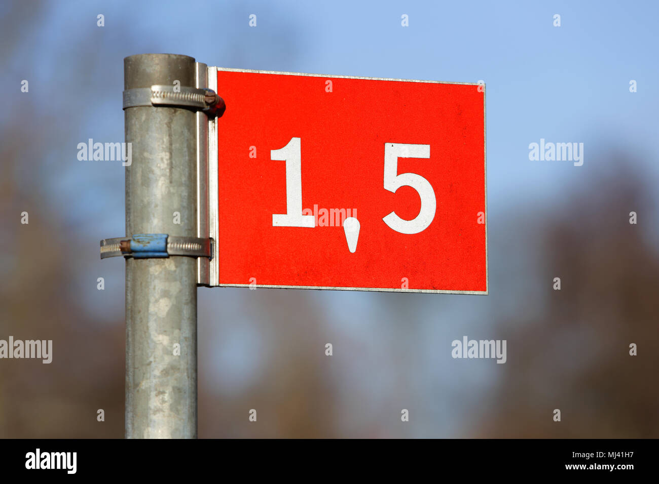 Fire hydrant signage hi-res stock photography and images - Alamy