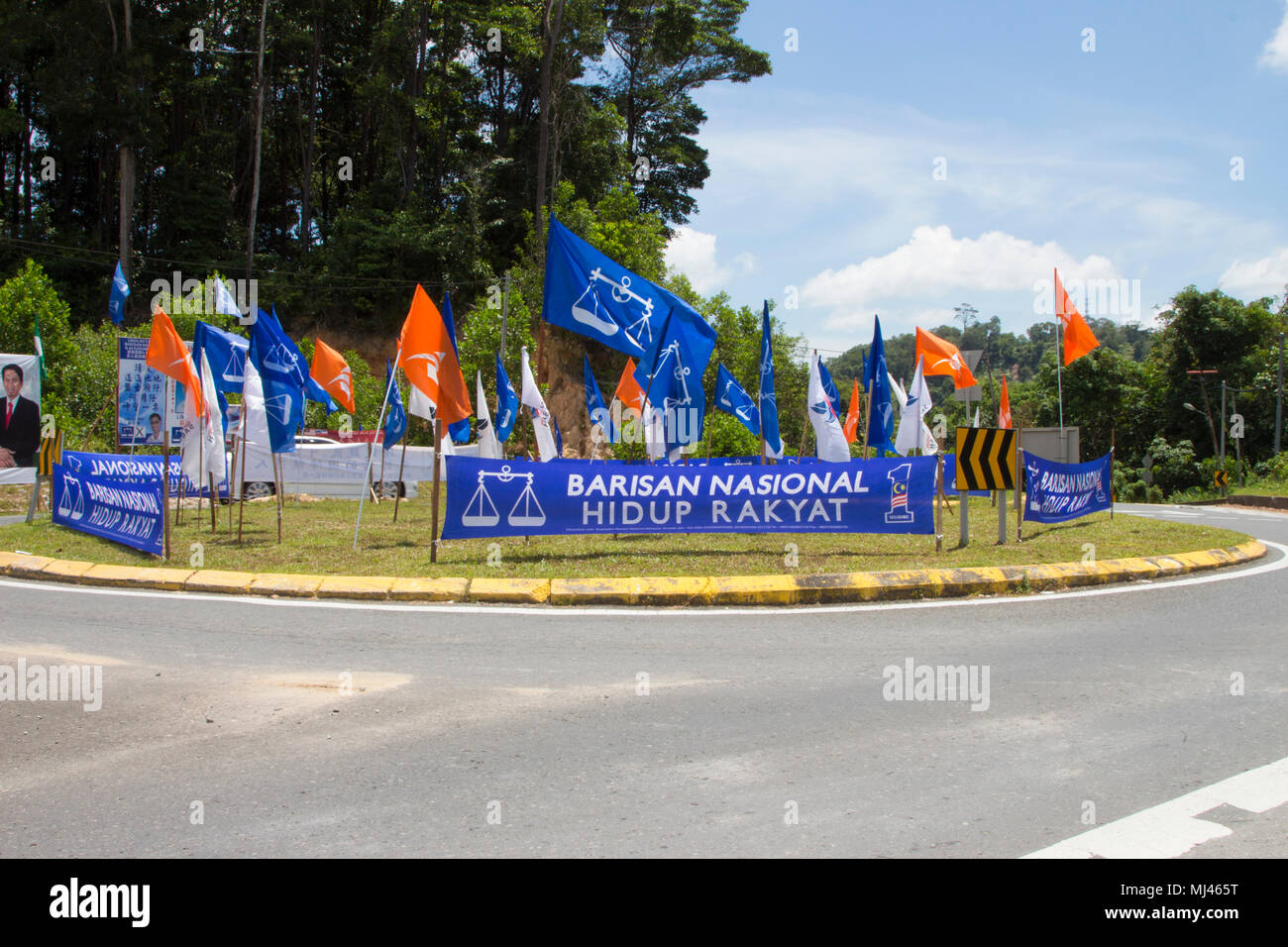 Sandakan, Malaysia. 4th May, 2018. Political party flags flying during the Malaysia national election 2018 in Sandakan, Sabah, Malaysia. Credit: Mike Kahn Credit: Green Stock Media/Alamy Live News Stock Photo