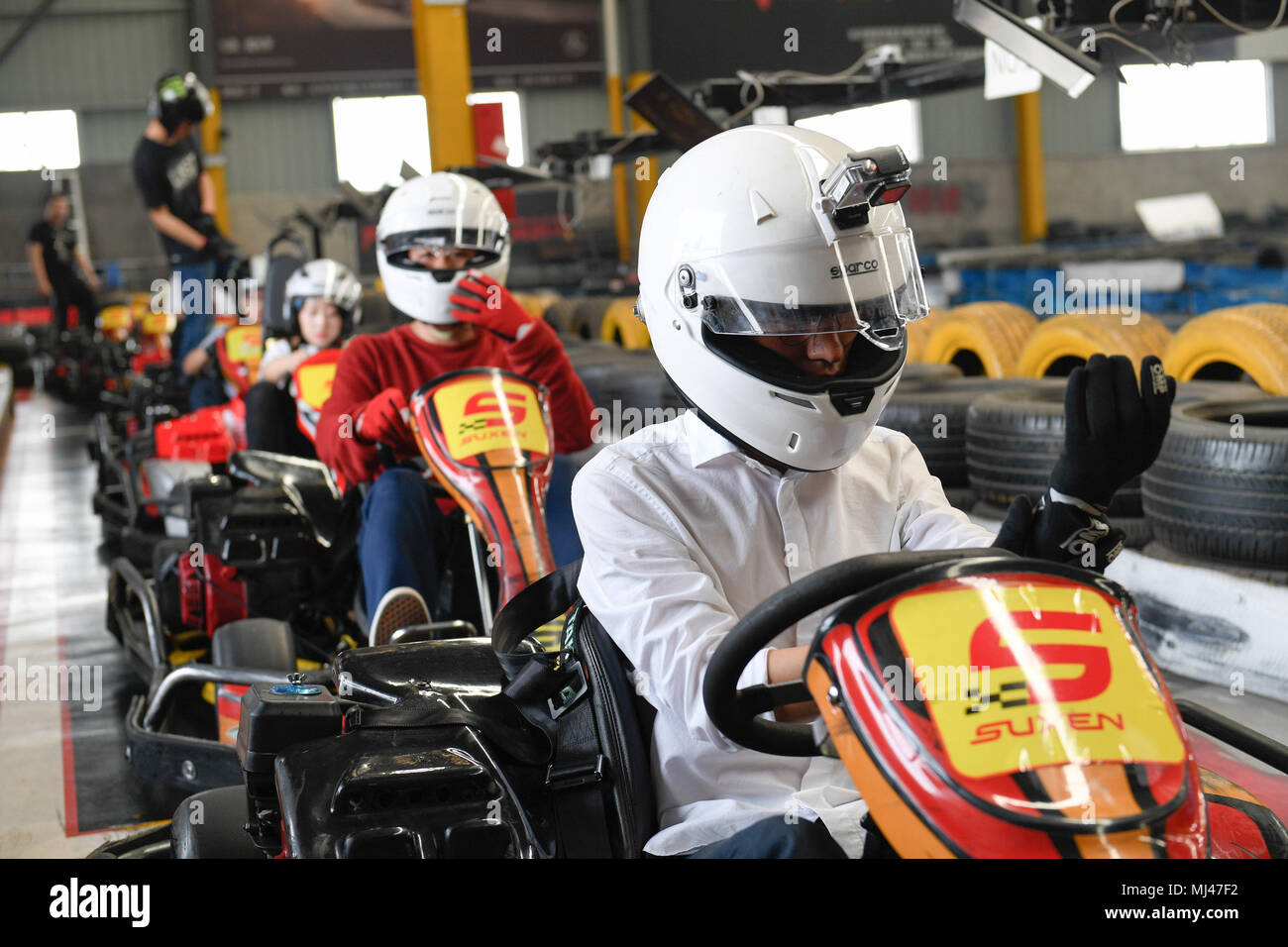 Kart racing hi-res stock photography and images - Alamy