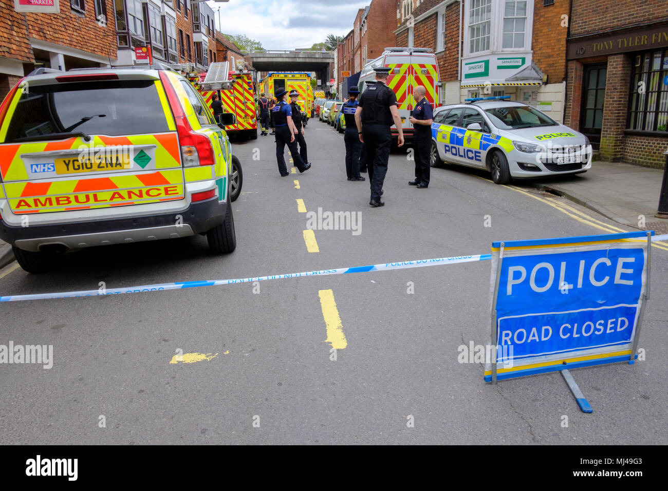 Salisbury, UK. 4th May 2018 Salisbury. OFFICES on Milford Street have been evacuated by police after a suspicious package was delivered to Diligenta. Credit: © pcp/ Alamy Stock Photo (Default)/Alamy Live News Stock Photo