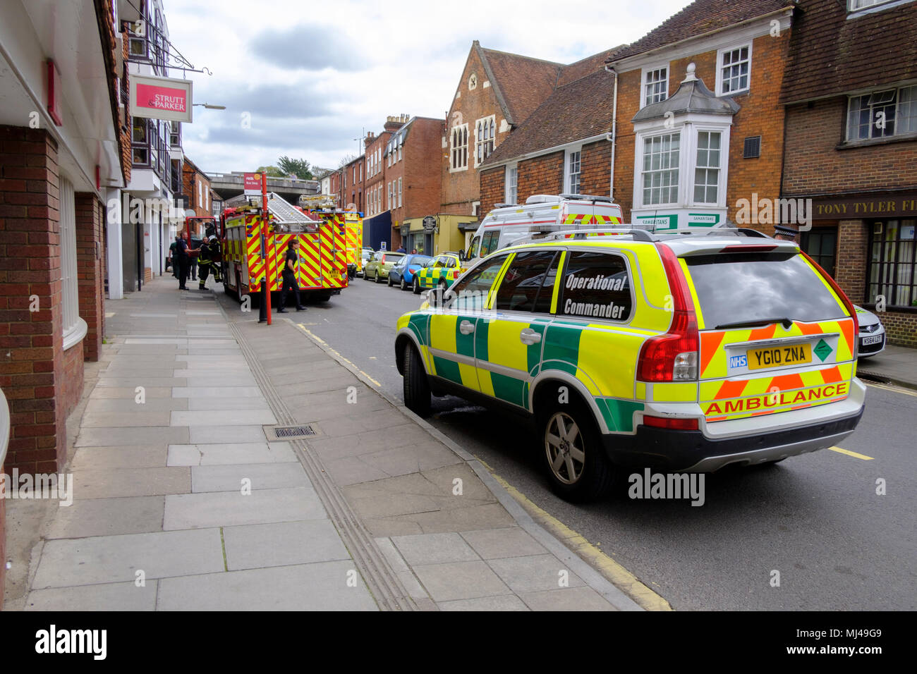Salisbury, UK. 4th May 2018 Salisbury. OFFICES on Milford Street have been evacuated by police after a suspicious package was delivered to Diligenta. Credit: © pcp/ Alamy Stock Photo (Default)/Alamy Live News Stock Photo