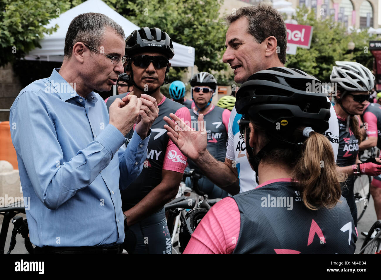 Jerusalem, Israel. 4th May, 2018. YARIV LEVIN (L), Minister of Tourism, meets with Israel Cycling Academy riders, taking part in Giro d'Italia, the Corsa Rosa, for the first time. The 101st edition of Giro d'Italia begins today in Jerusalem, history being made with the first ever Grand Tour start outside of Europe. Competing riders set out for the 9.7Km Jerusalem Individual Time Trial Stage 1. Stock Photo