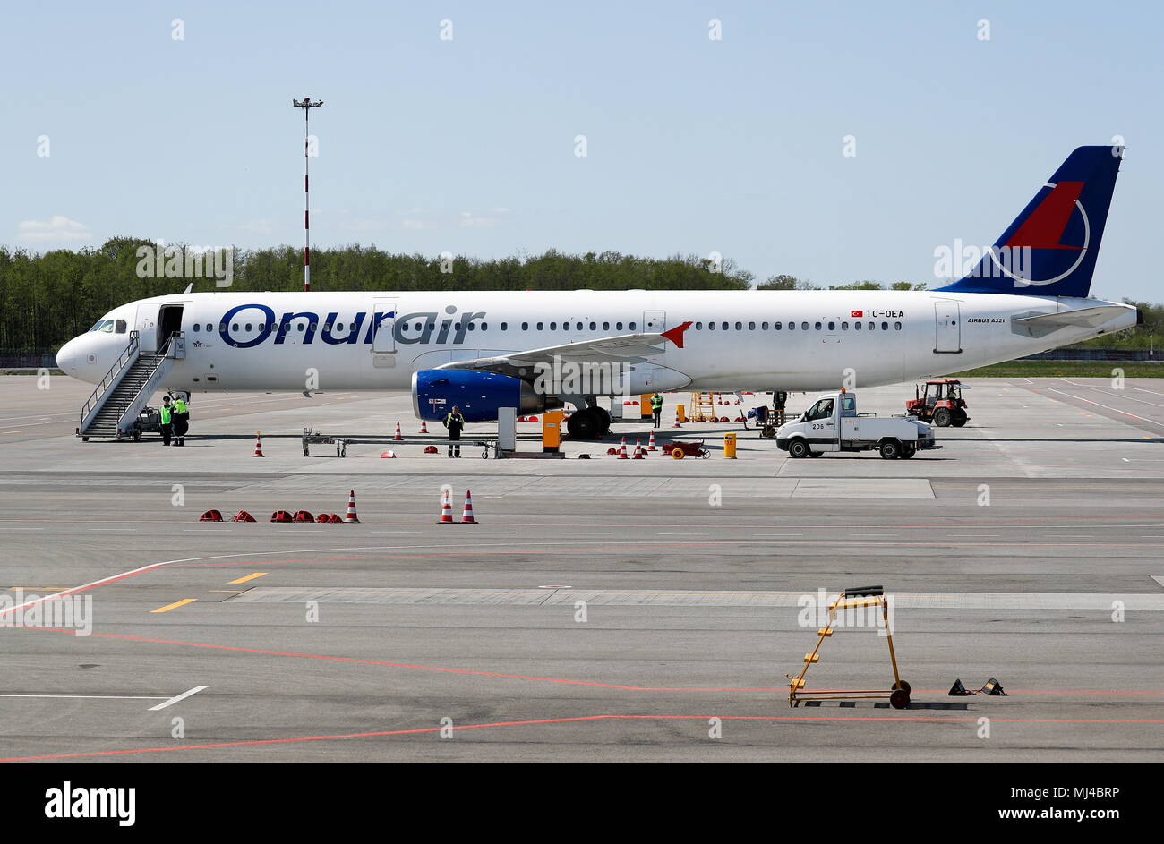 Yulia Nachalova in the plane began to bleed silicone breasts 05.05.2018 Yulia Nachalova in the plane began to bleed silicone breasts 05.05.2018