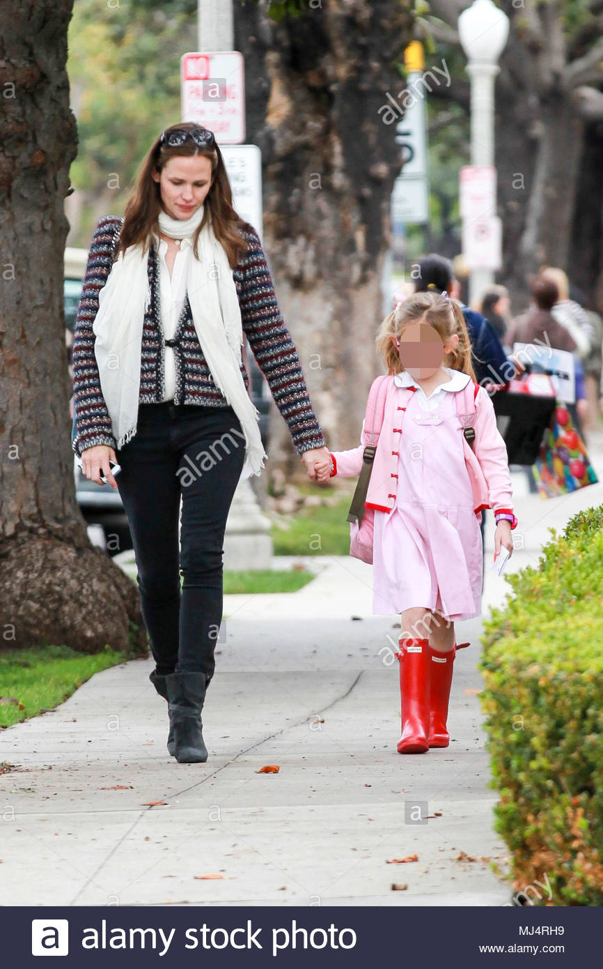 Jennifer Garner picks up her daughter Violet from school in Brentwood, CA. Both dressed warm on a rainy day. Violet looked cute