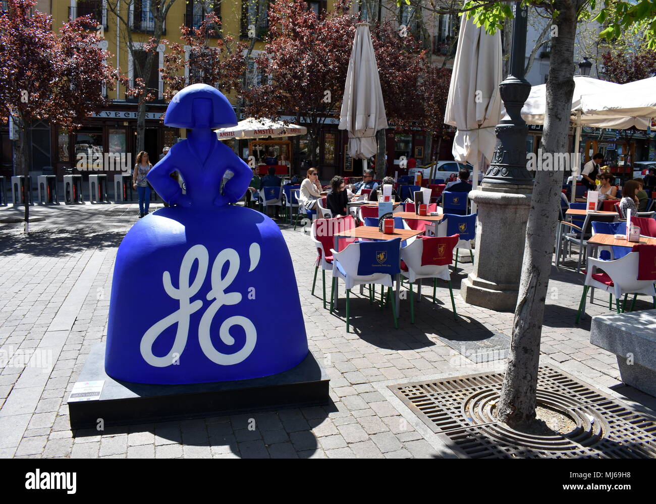 Reinterpretation of a Velazquez Maid of Honor in the form of a contemporary sculpture, Plaza de Santa Ana, Madrid, Spain Stock Photo