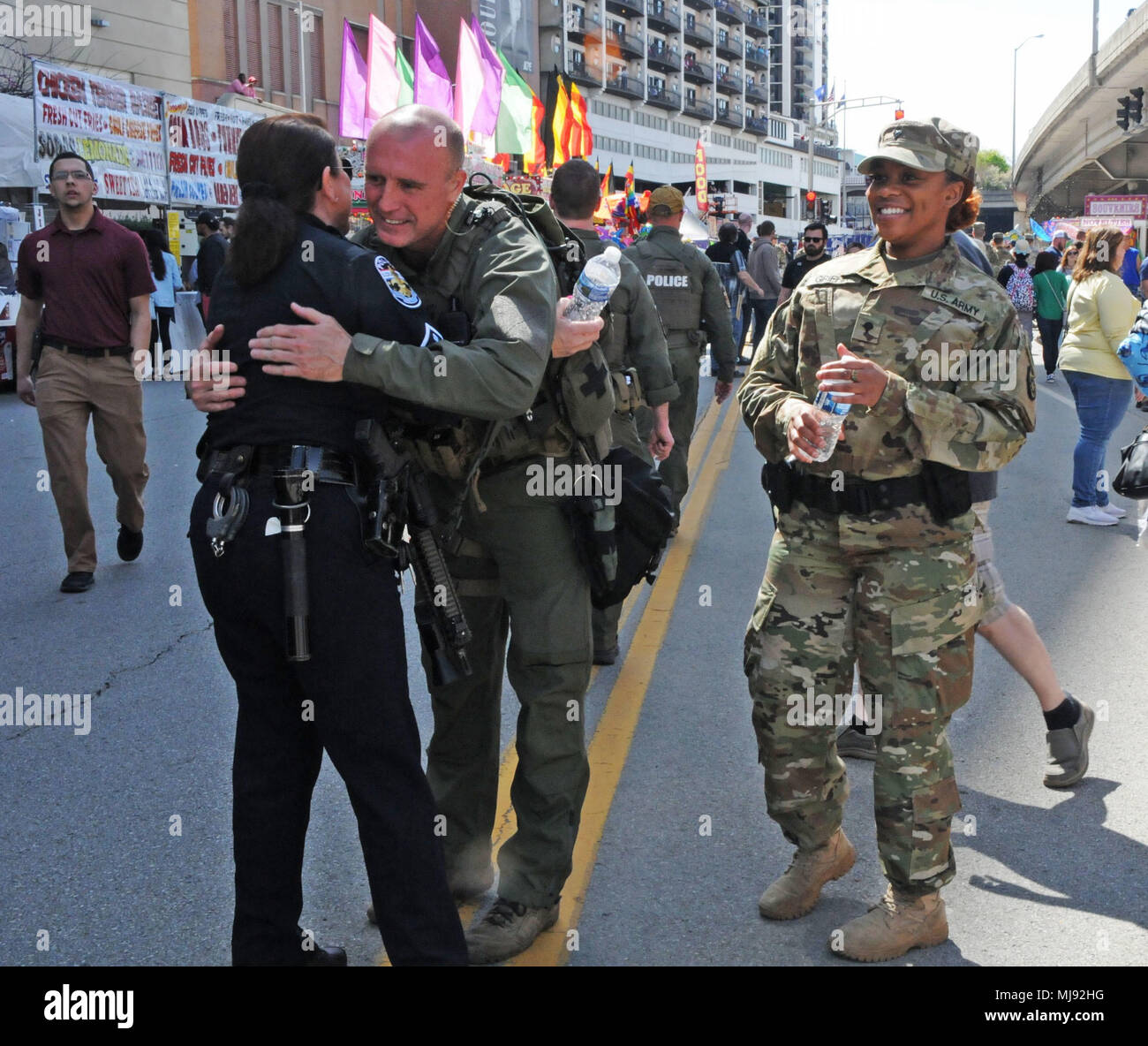 A Louisville Metro Police Department officer greets her SWAT counterpart  while patrolling with Kentucky Guard Soldiers as they work together to keep  everyone safe at Thunder Over Louisville Stock Photo - Alamy
