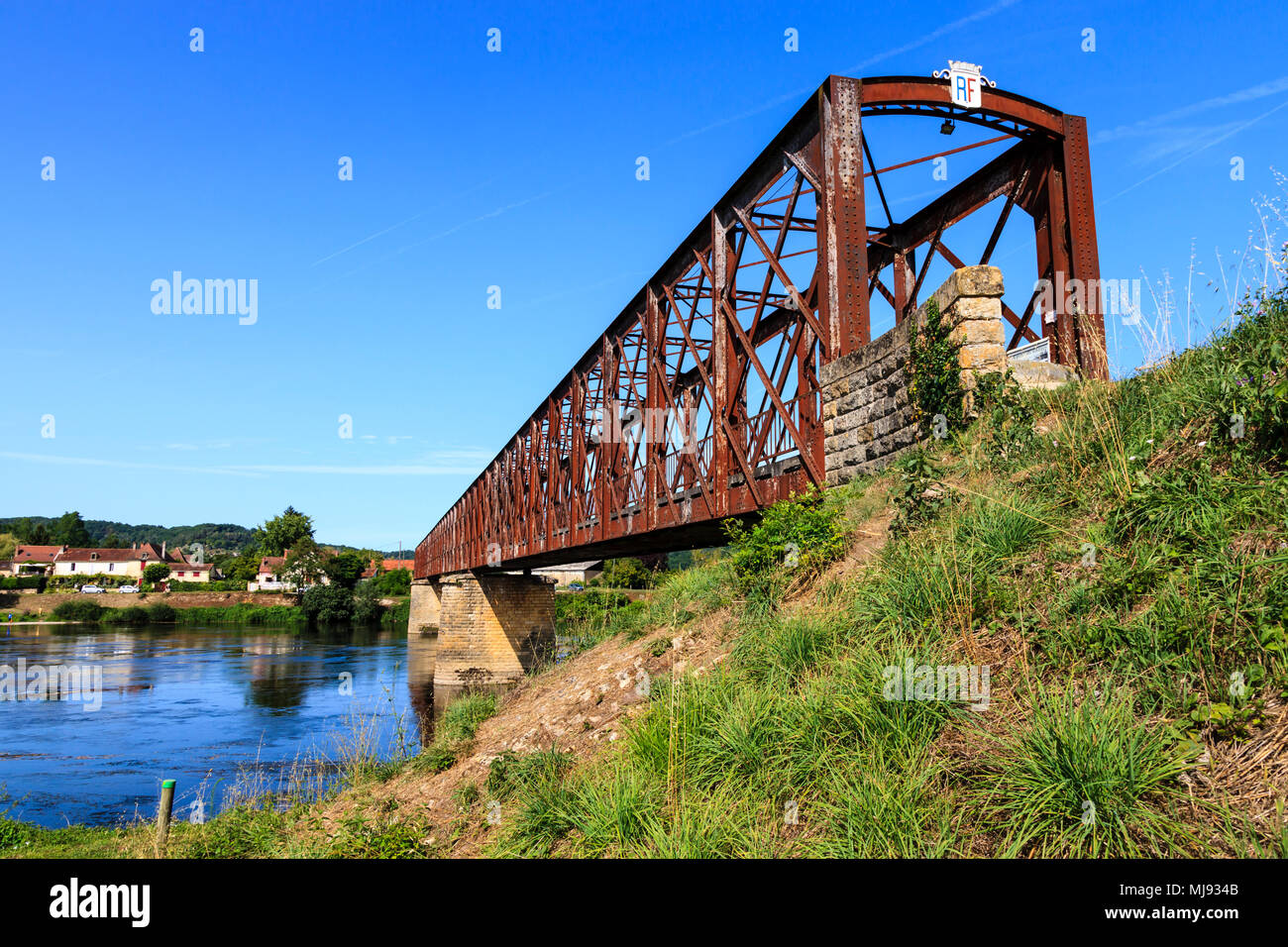 Le Pont du Garrit is an historic bridge, spanning the river Dordogne near St Cyprien, Perigord Noir, France Stock Photo