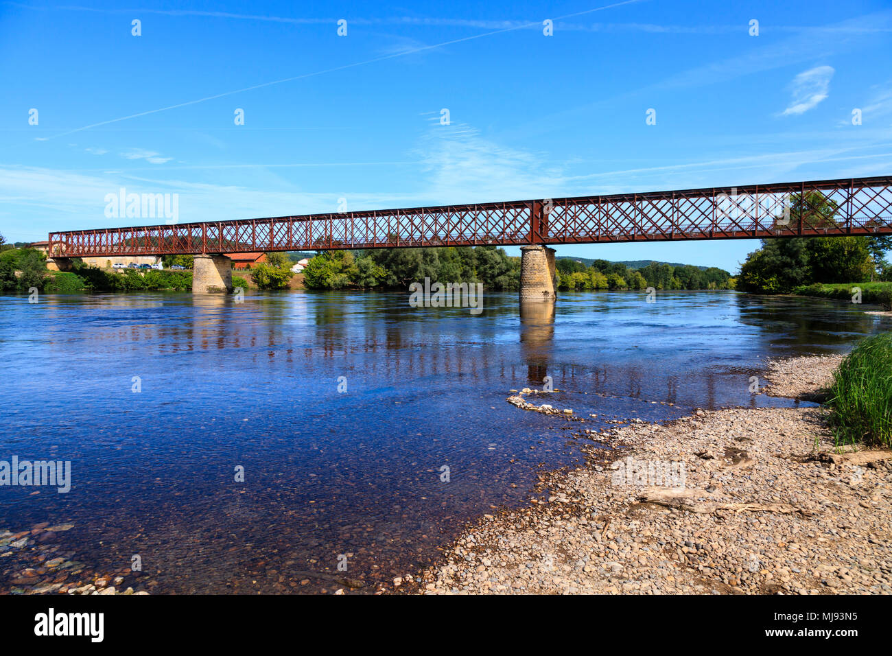 Le Pont du Garrit is an historic bridge, spanning the river Dordogne near St Cyprien, Perigord Noir, France Stock Photo