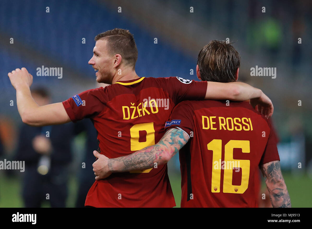 Esultanza a fine partita per la qualificazione alla semifinale Edin Dzeko Roma e Daniele De Rossi Roma Roma 10-04-2018 Stadio Olimpico Football Calcio Stock Photo