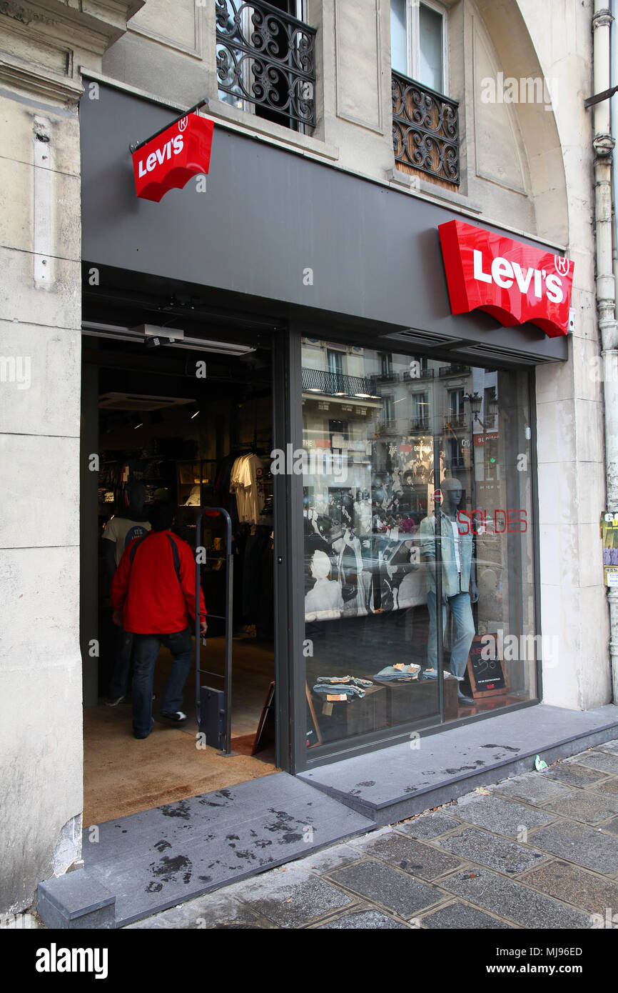 PARIS - JULY 20: Levi's store on July 20, 2011 in Paris, France. Levi  Strauss Co is one of most recognized casual fashion brands worldwide. It  exists Stock Photo - Alamy