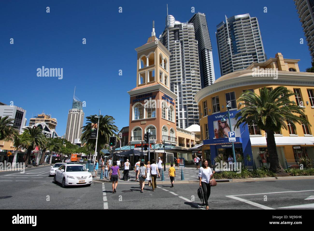 GOLD COAST, AUSTRALIA - MARCH 25, 2008: People walk in Surfers Paradise,  Gold Coast, Australia. With more than 500,000 people, it is the 6th most  popu Stock Photo - Alamy
